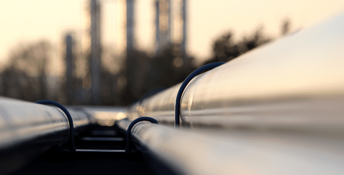 Oil pipeline heads to refinery
