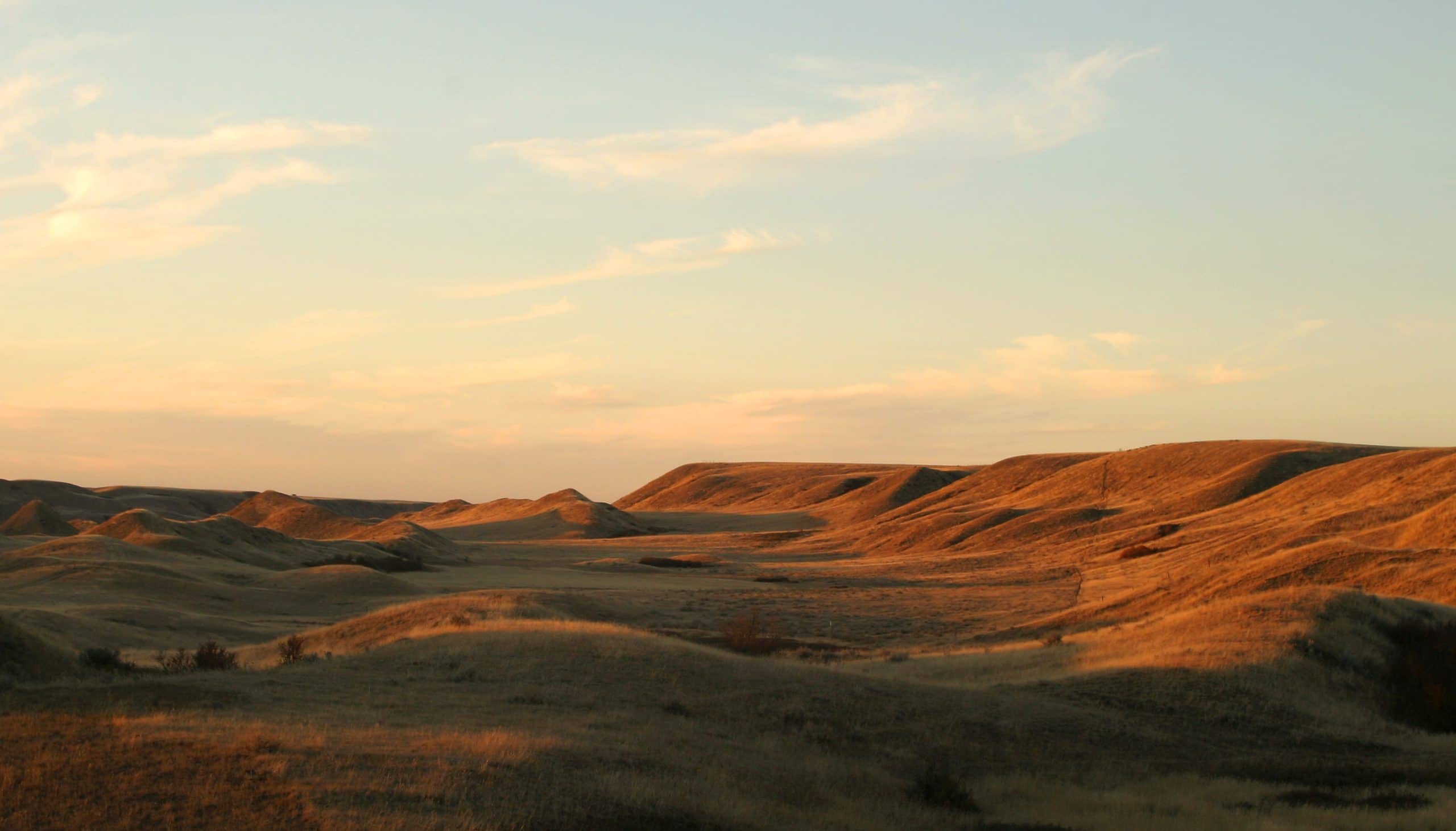 rolling prairie hills in manitoba