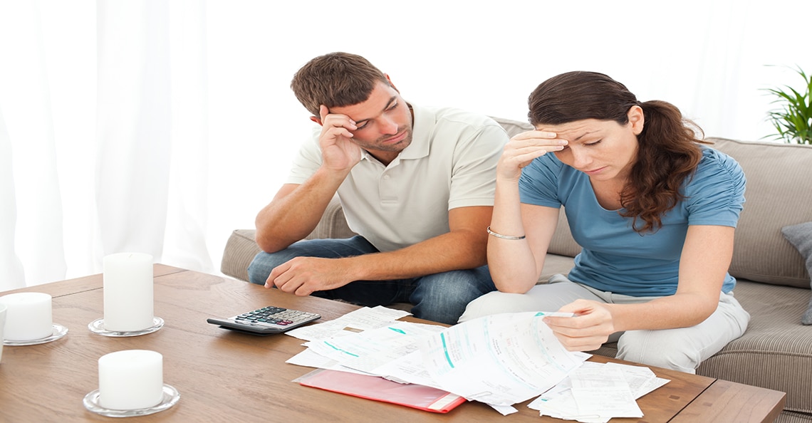 couple with financial stress